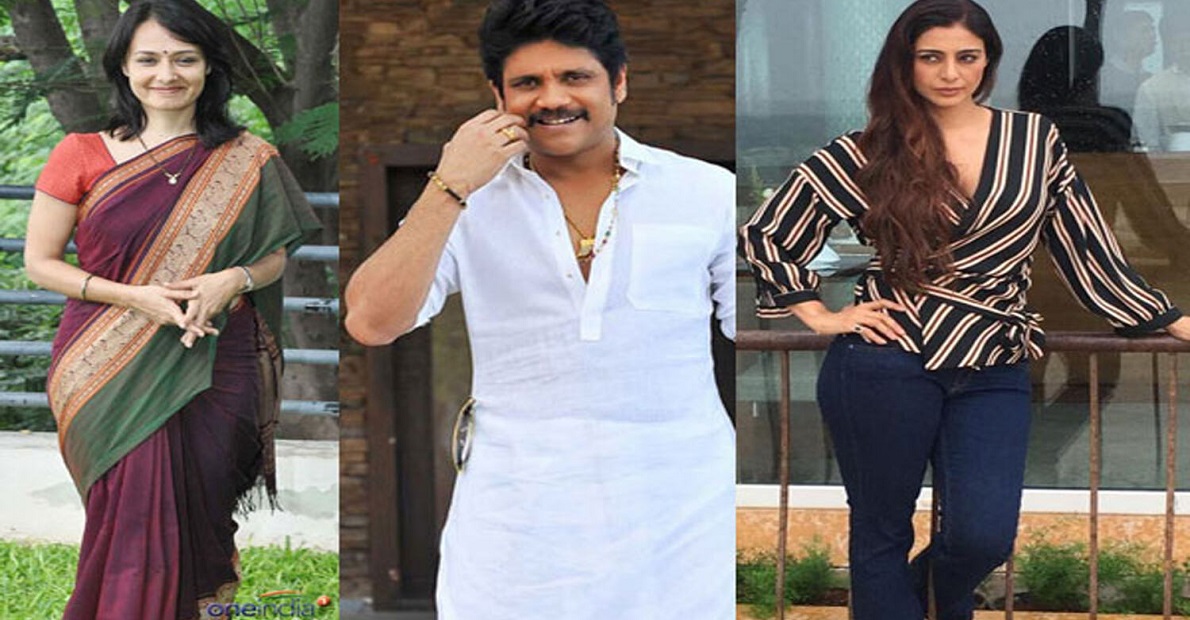 nagarjuna-being-close-with-tabu-when-his-wife-amala-is-beside