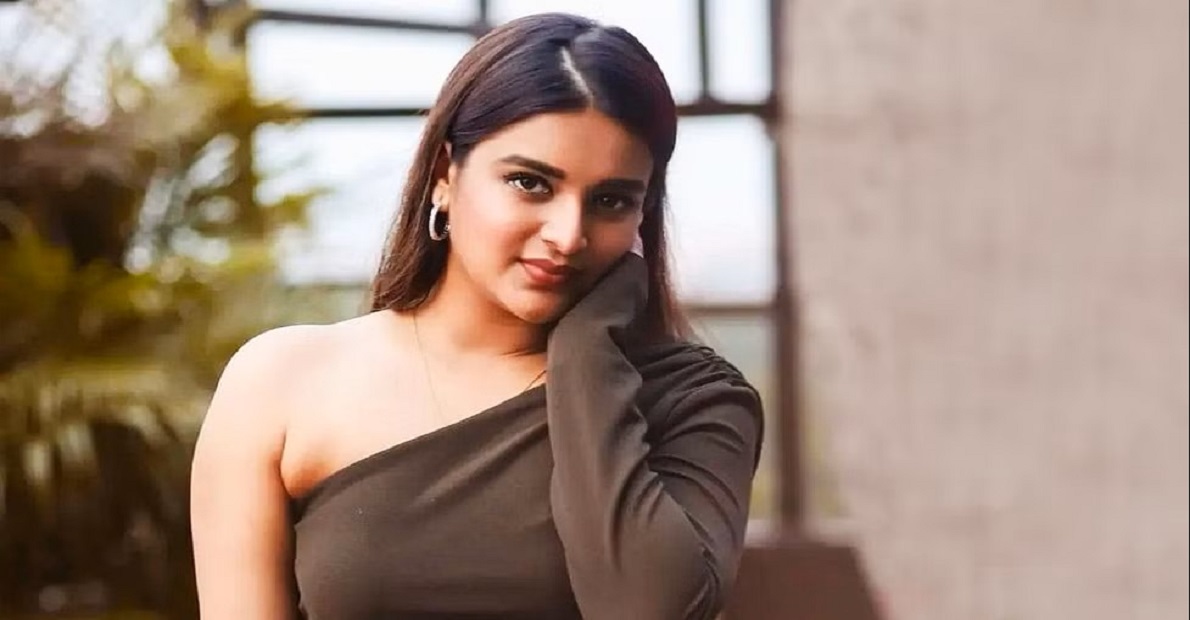 nidhhi-agerwal-offers-prayers-with-venu-swamy-to-get-famous