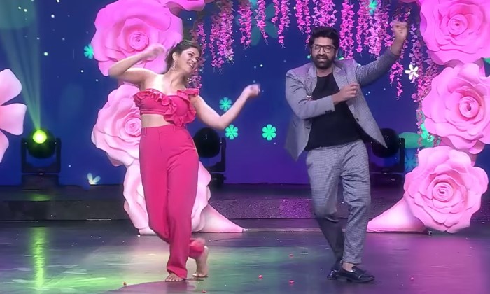 sekhar-master-shraddha-das-doing-it-on-stage-infront-of-all-audience