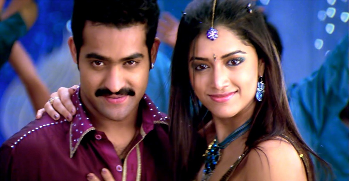 ntr-apologised-to-that-actress-after-touching-in-in-inappropriate-place-while-shooting