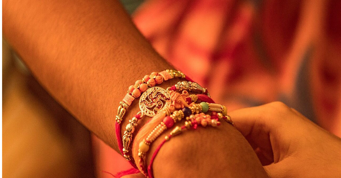 raksha-bandhan-follow-these-tips-while-tying-rakhi-to-your-brother-or-his-life-will-become-miserable