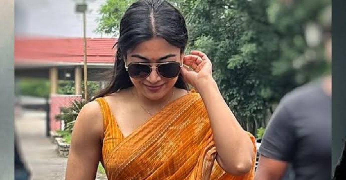 rashmika-looks-gorgeous-at-her-assistants-wedding-in-a-saree-but-do-you-know-who-gifted-that-saree
